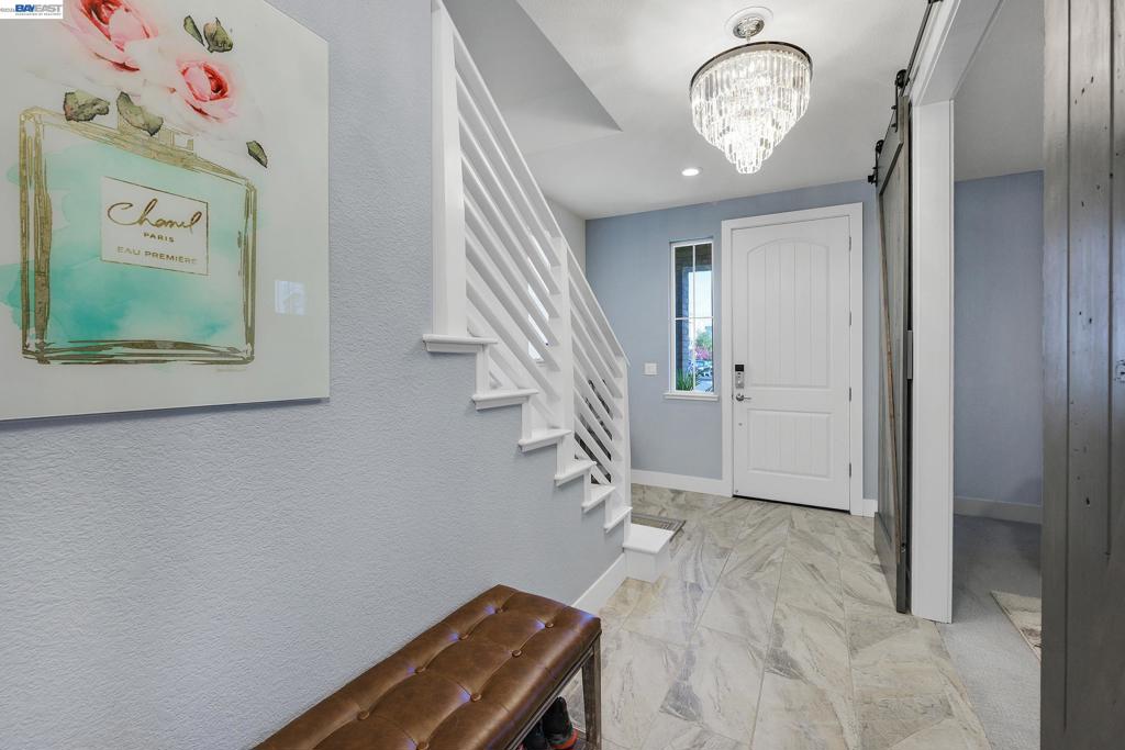 7228 Carneros Ln