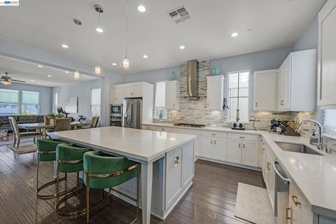 Photo of 7228 Carneros Ln Ln, Dublin, CA 94568 (MLS # 41126835)