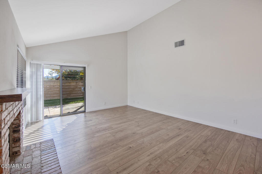 Shadow Run/Borchard-155 - 1000712 - Residential