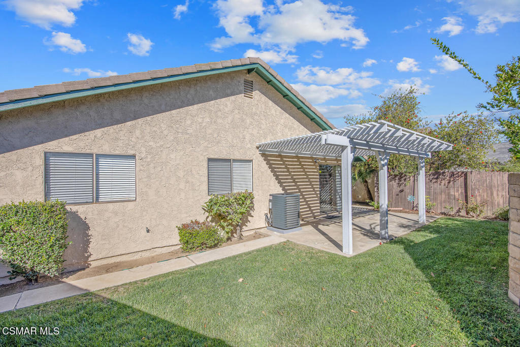 Shadow Run/Borchard-155 - 1000712 - Residential