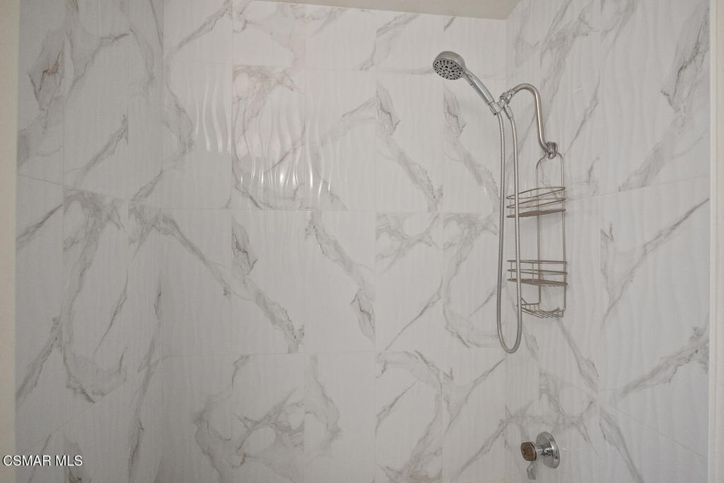 Shadow Run/Borchard-155 - 1000712 - Residential