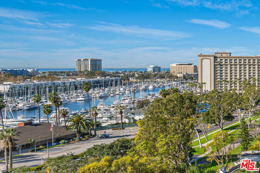 13700 Marina Pointe Drive 1007