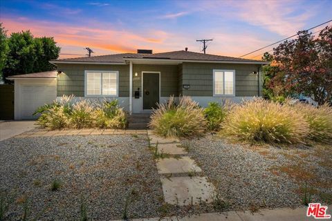 Photo of 17512 Bullock Street, Encino, CA 91316 (MLS # 26648907)