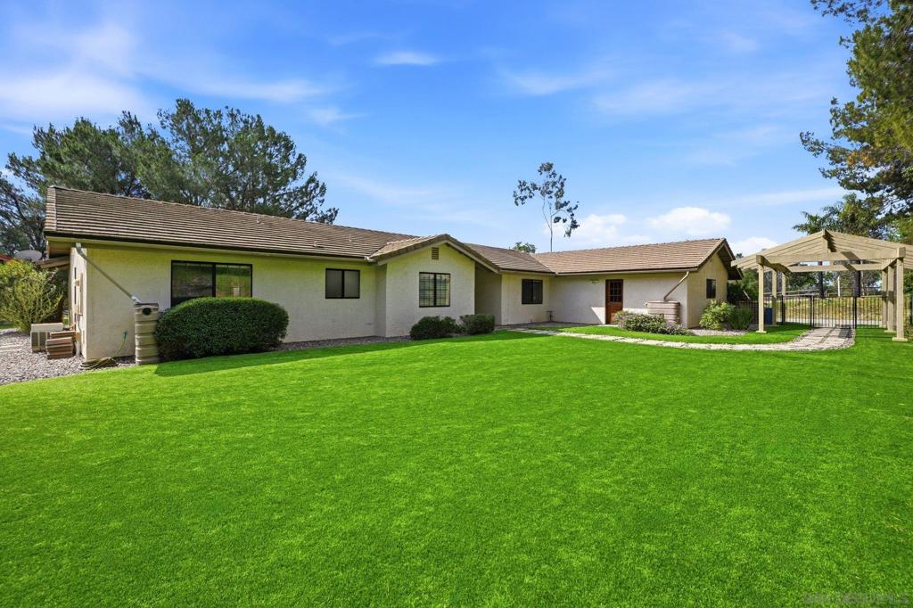 15976 Eagle View Ln
