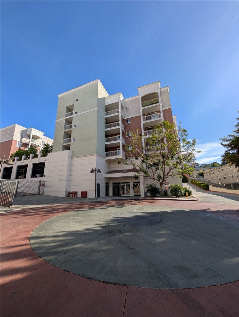 3740 Santa Rosalia DR 402, Los Angeles CA 90008