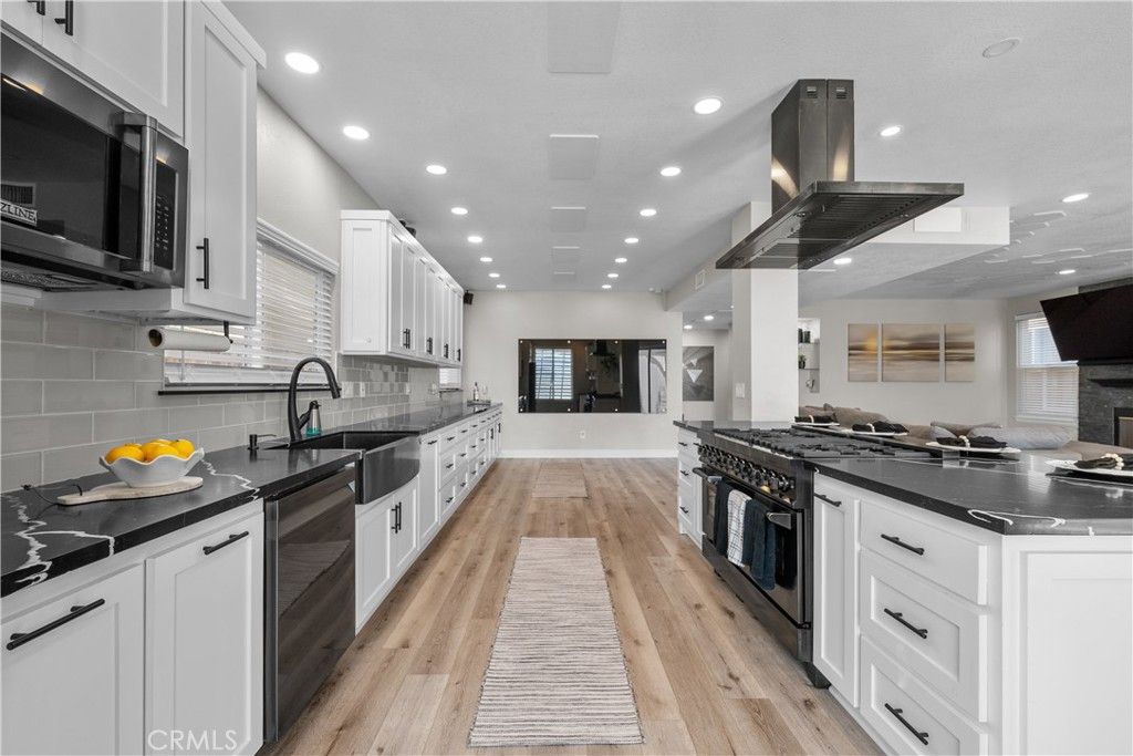 Photo of 18554 Olympian Ct. Ct, Canyon Country, CA 91351 (MLS # SR26026450)