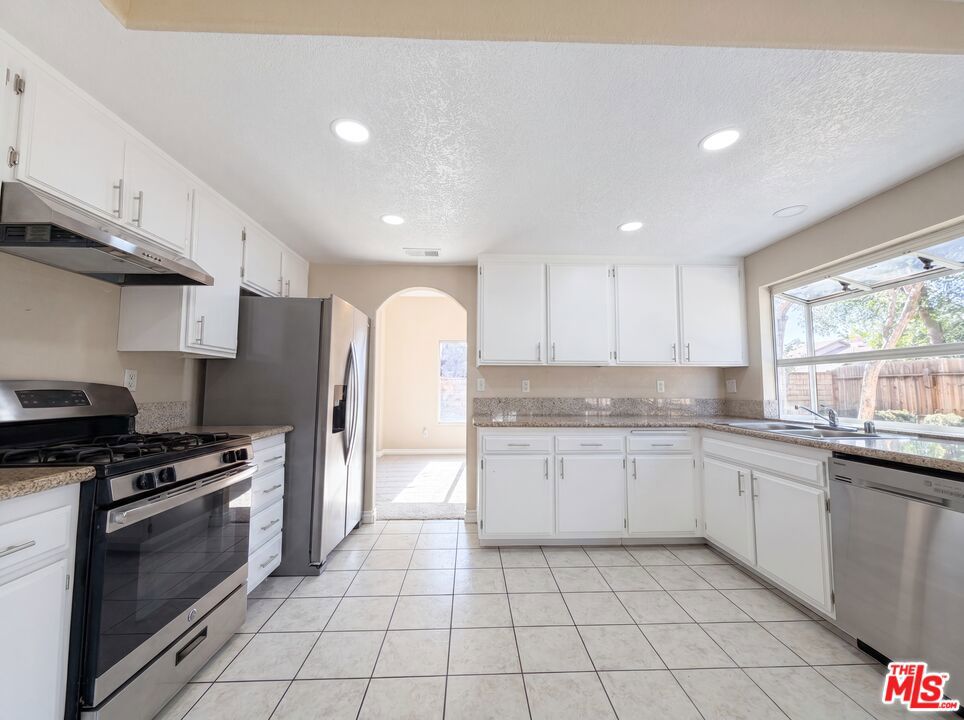 5545 W Avenue L6