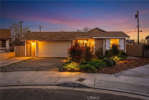 Photo of 43848 Fern Ave, Lancaster, CA 93534 (MLS # SR26017303)