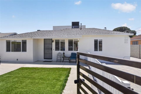 Photo of 11840 Arminta Street, North Hollywood, CA 91605 (MLS # SR26124417)