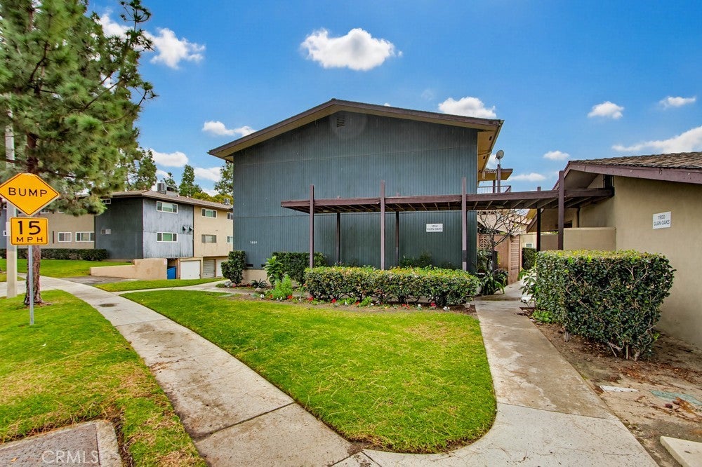 1860 W Glenoaks L