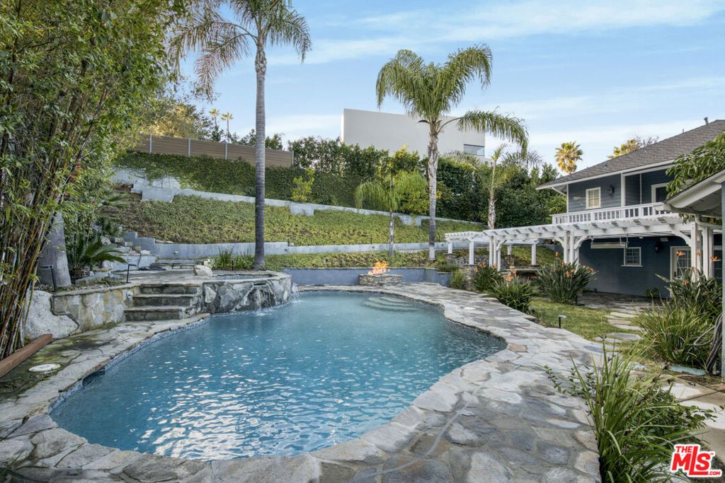 Photo of 3690 Crownridge Drive, Sherman Oaks, CA 91403 (MLS # 25629955)