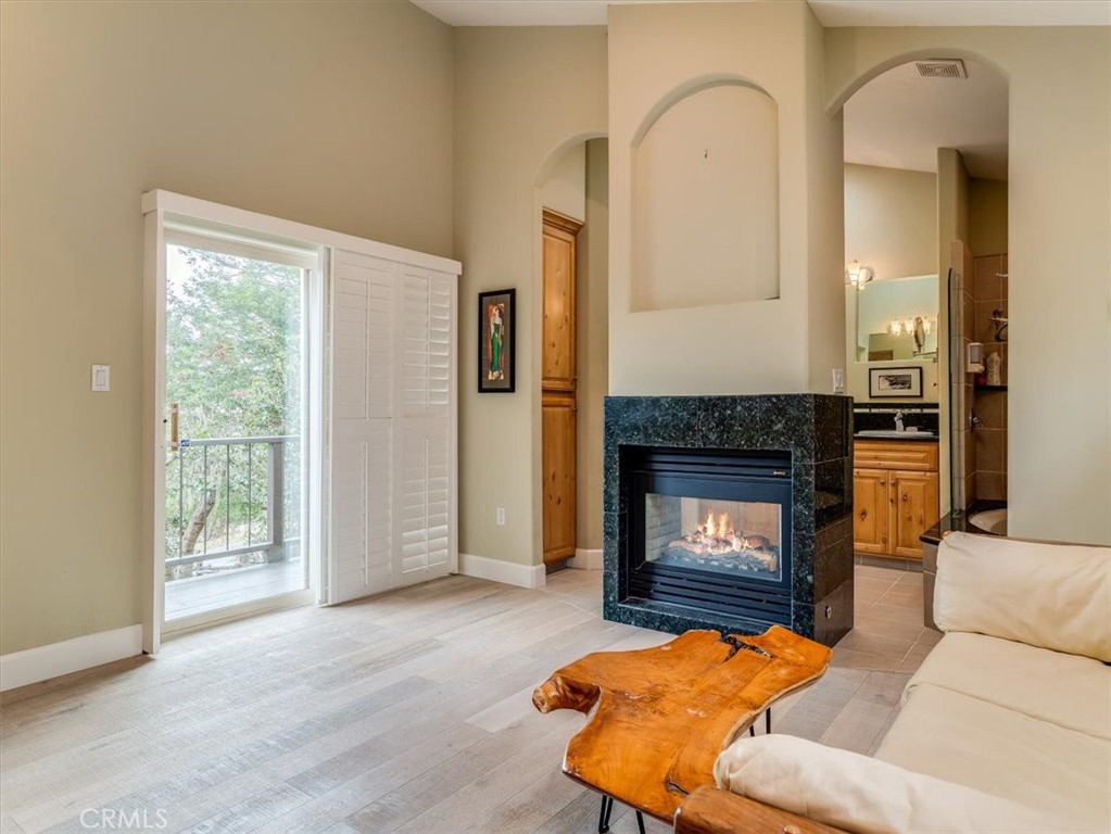 Top of the World(2170) - Residential