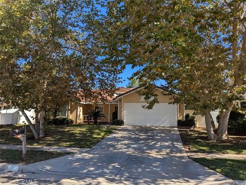 Photo of 210 Auburn Court, Redlands, CA 92374 (MLS # IG25247096) Photo of 210 Auburn Court, Redlands, CA 92374 (MLS # IG25247096)