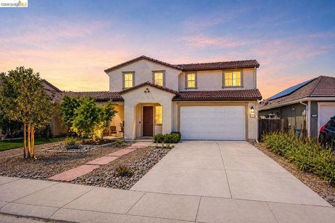 Photo of 661 Longmont Dr, Oakley, CA 94561 (MLS # 41132947)