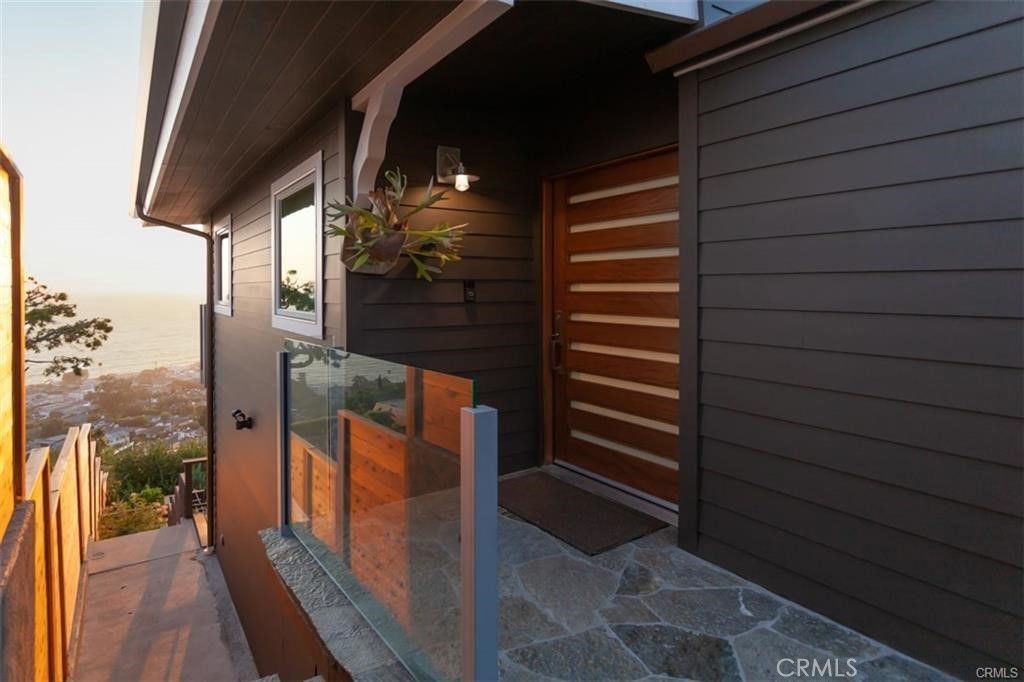 Photo of 2192 Crestview, Laguna Beach, CA 92651 (MLS # OC25267208)