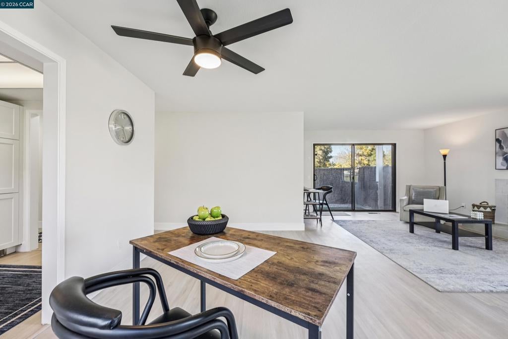 2 Lakeview Ct