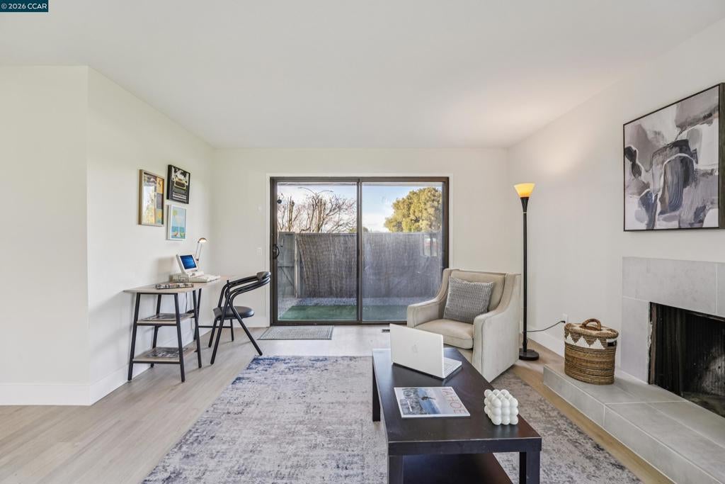 2 Lakeview Ct