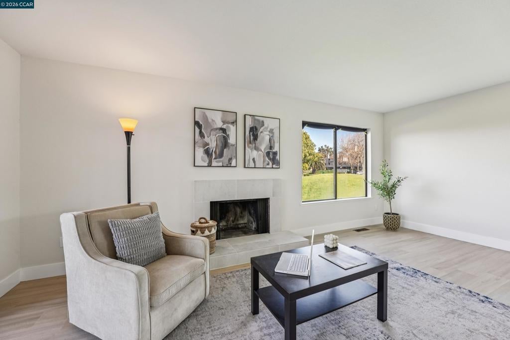 2 Lakeview Ct