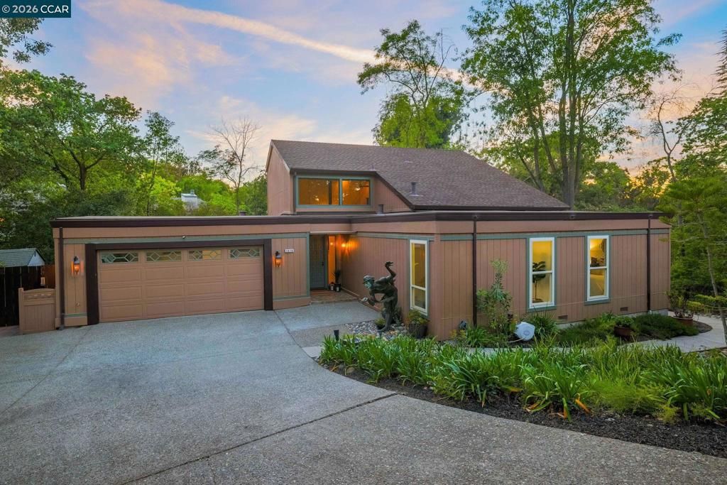 Photo of 1418 Linton Place Pl, Martinez, CA 94553 (MLS # 41128826)