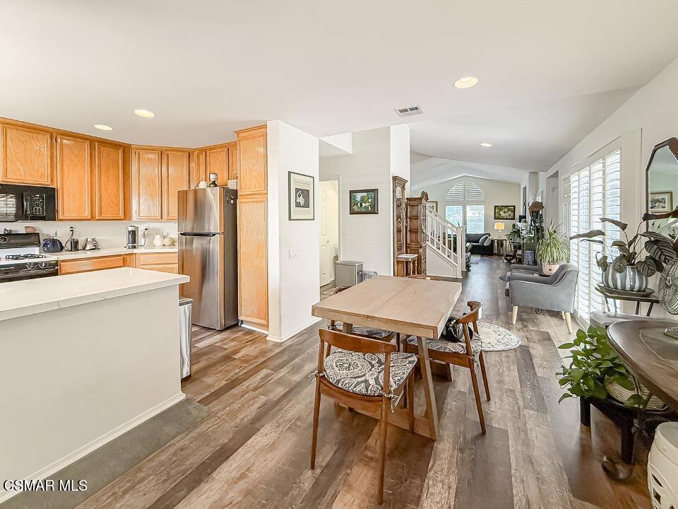 Case Flores-460 - 1004942 - Residential