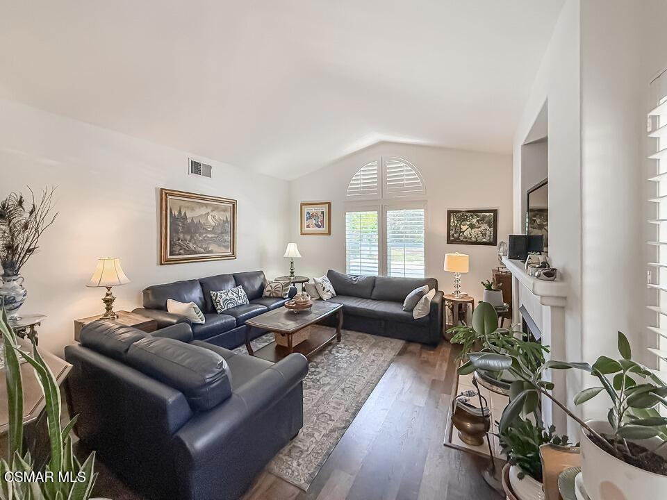 Case Flores-460 - 1004942 - Residential