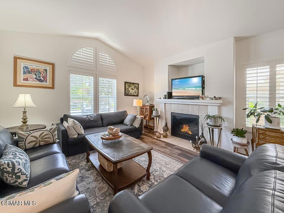 Case Flores-460 - 1004942 - Residential