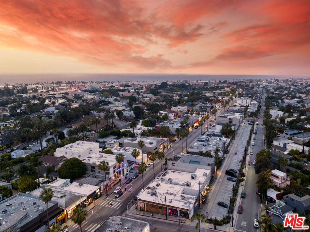 Photo of 1346 Abbot Kinney Boulevard, Venice, CA 90291 (MLS # 25559071)