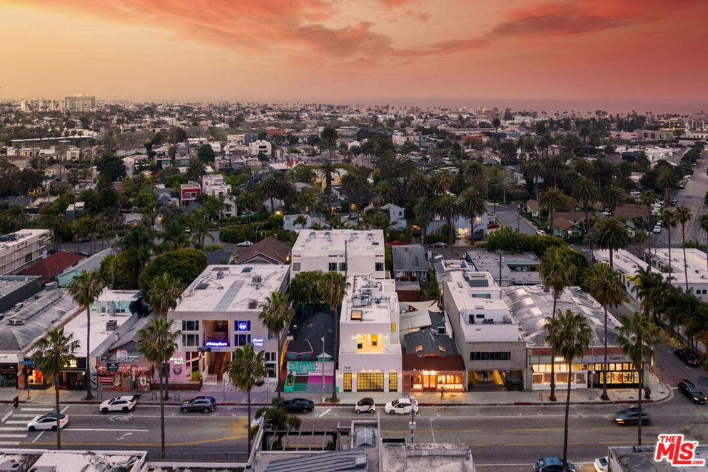 Photo of 1346 Abbot Kinney Boulevard, Venice, CA 90291 (MLS # 25559071)
