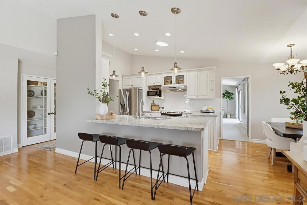 2577 Camino Narciso