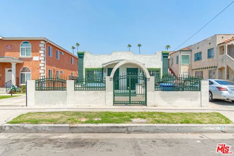 Photo of 535 W 54th Street, Los Angeles, CA 90037 (MLS # 26832565)