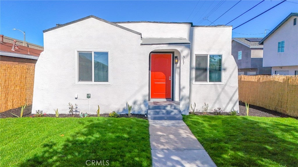 317 W 107th St, Los Angeles CA 90003