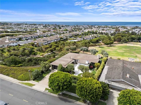 3007 Harbor View Dr, Corona Del Mar, CA 92625 - MLS#: OC25157572