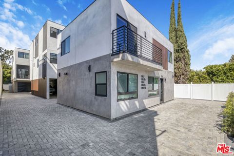 Photo of 1857 Crenshaw Boulevard, Los Angeles, CA 90019 (MLS # 26662613)