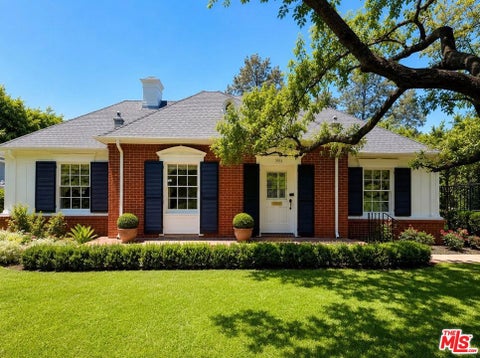 Photo of 351 Veteran Avenue, Los Angeles, CA 90024 (MLS # 26857421)