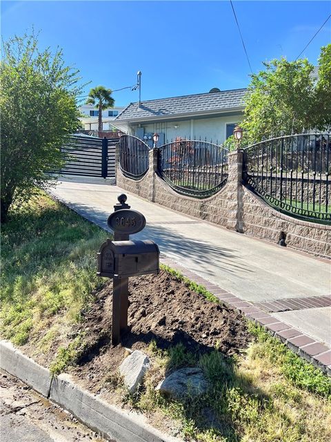 Photo of 9645 Dale Avenue, Sunland, CA 91040 (MLS # GD26059811)