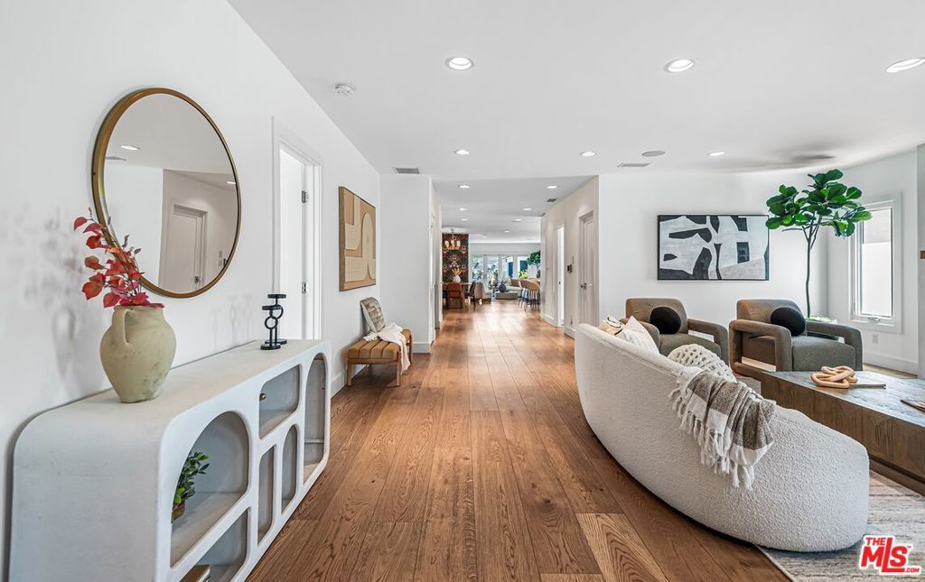 Photo of 574 N Plymouth Boulevard, Los Angeles, CA 90004 (MLS # 25590857)