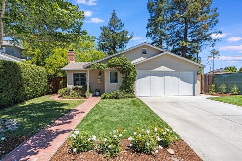 Photo of 831 Bruce Drive, Palo Alto, CA 94303 (MLS # ML82030020)