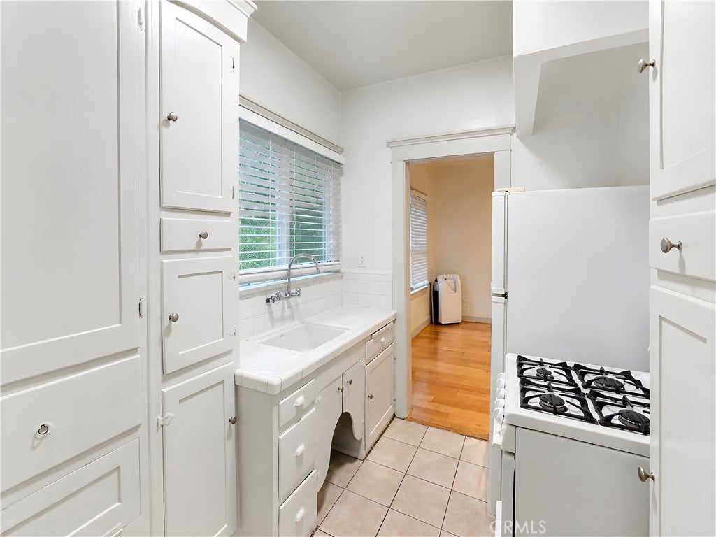 635 Elm Avenue 4
