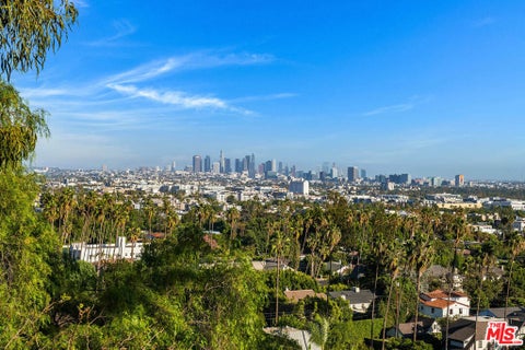 Photo of 1750 N Fairfax Avenue, Los Angeles, CA 90046 (MLS # 26993523)