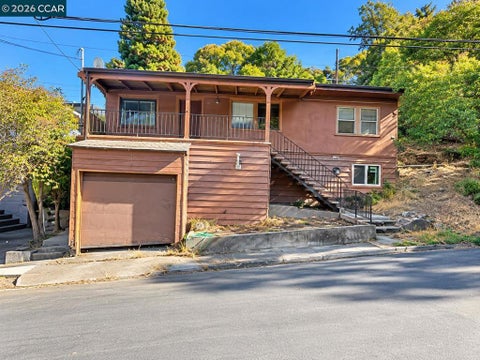 Photo of 4 Green St ST, Martinez, CA 94553 (MLS # 41151331)