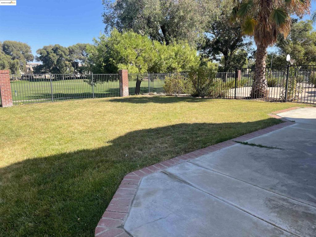 DISCOVY CC - Residential Lease