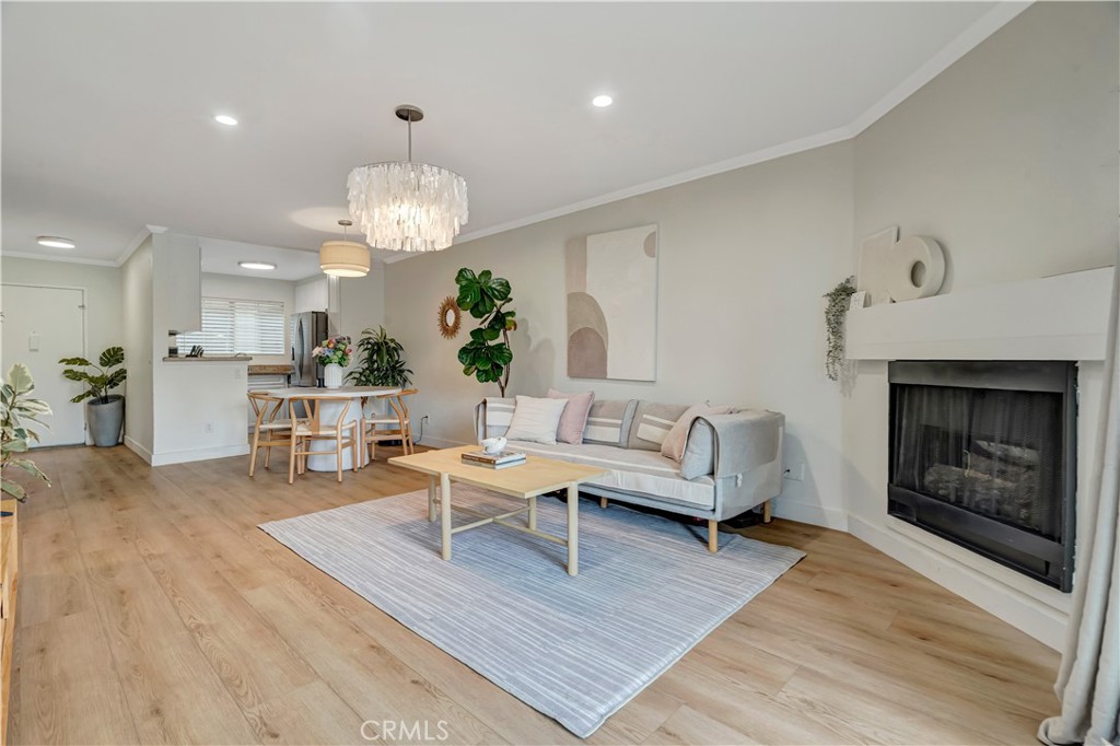 5565 Canoga Avenue 107