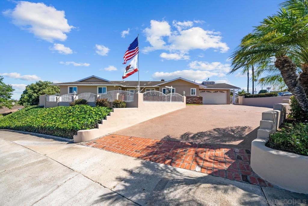 1261 Catalina Blvd