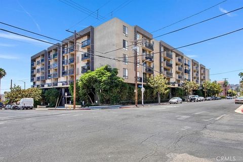 Photo of 7320 Hawthorn Avenue #318, Los Angeles, CA 90046 (MLS # OC26099605)