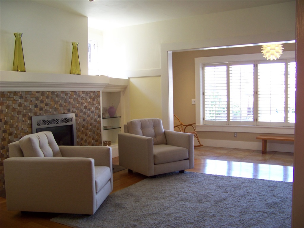 On a quiet residential street, walking distance to all the shopping, cafes, restaurants, pubs, cinema, and night life of Hillcrest and just 3 blocks from Balboa Park, this unique vintage home with a San Francisco vibe has high ceilings, hardwood floors, original built-ins, and the spaciousness and grace of times past, along with contemporary design features, appliances, and conveniences. This 3-bedroom home is a rare find. A wall of windows in the foyer bathes the elegant and (continued below)........ Neighborhoods: Bankers Hill Equipment: Dryer,Garage Door Opener, Range/Oven, Washer Other Fees: 0 Sewer: Sewer Connected Topography: LL