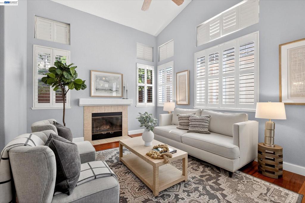 2038 Mulberry Cmn