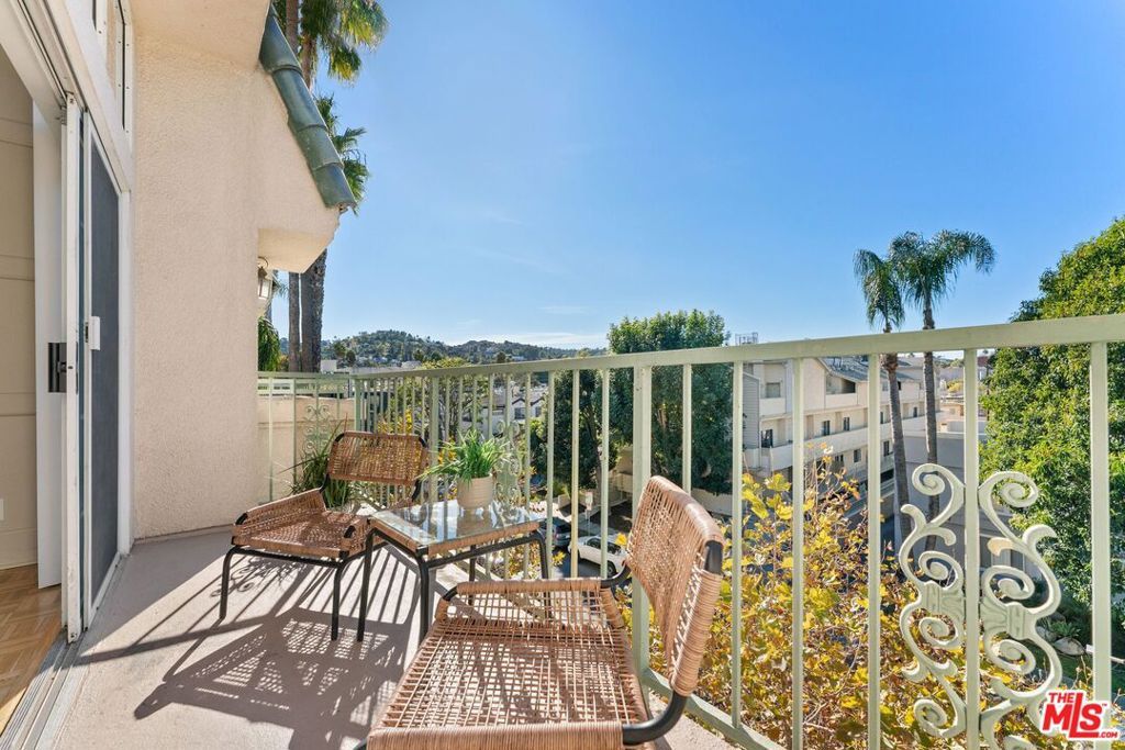 Photo of 4348 Mammoth Avenue #301, Sherman Oaks, CA 91423 (MLS # 25623529)
