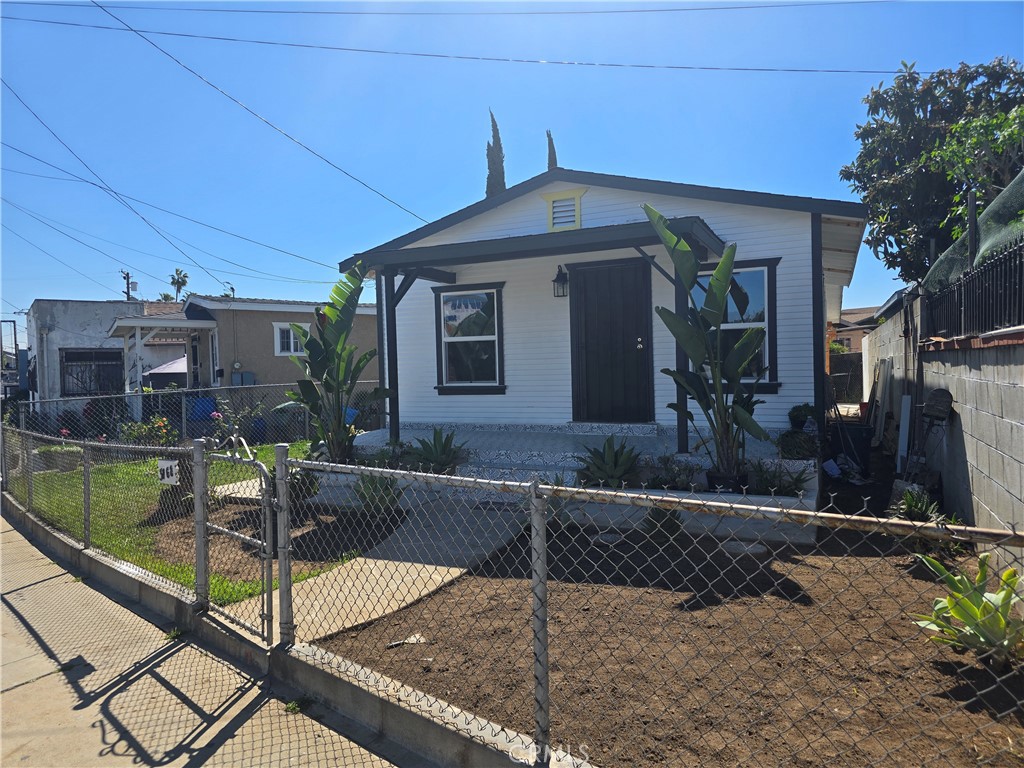 3868 E 1st
