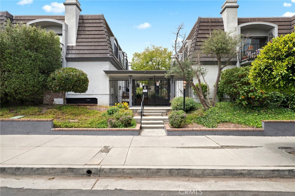 8115 Redlands Street 105
