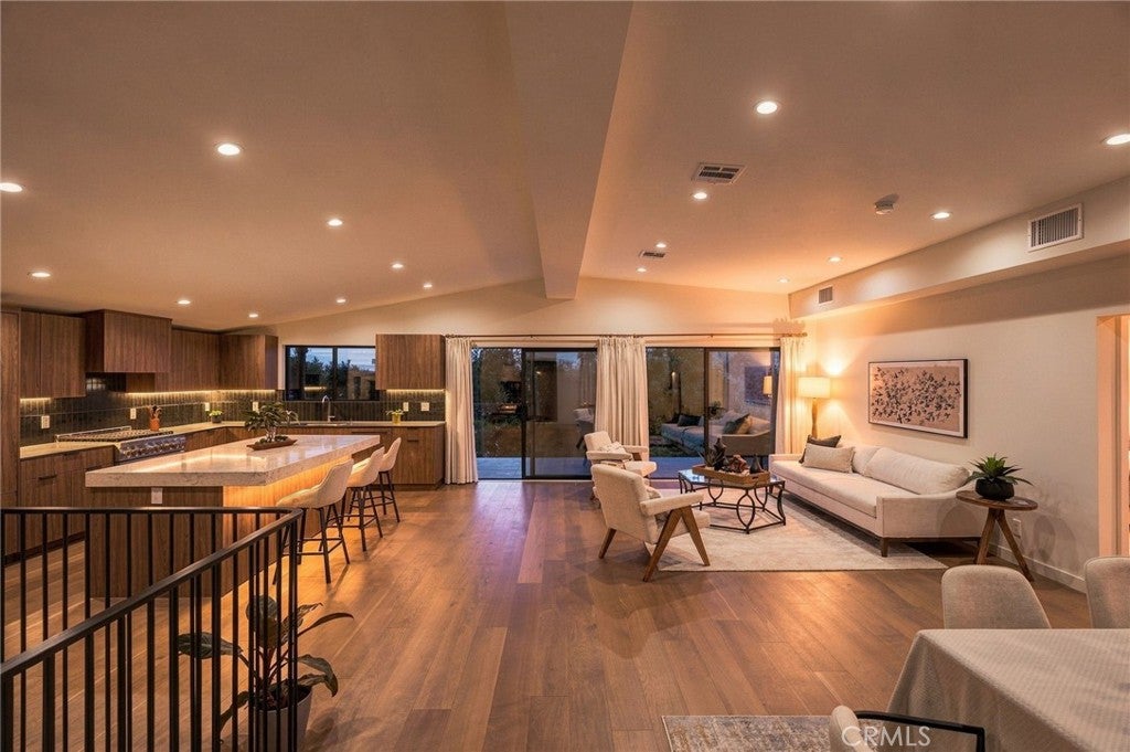 Properties 1 6334 Bryn Mawr